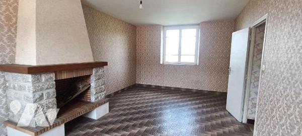 GUICHEN - PONT REAN -  Dans un lotissement de 5 lots, maison en pierres à rénover offrant une p...