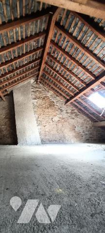 GUICHEN - PONT REAN -  Dans un lotissement de 5 lots, maison en pierres à rénover offrant une p...