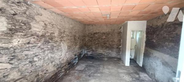 GUICHEN - PONT REAN -  Dans un lotissement de 5 lots, maison en pierres à rénover offrant une p...