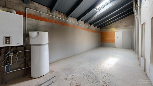 Maison familiale avec piscine SANS VIS-A-VIS. Quartier résidentiel proche gare et centre.