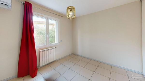 Maison familiale avec piscine SANS VIS-A-VIS. Quartier résidentiel proche gare et centre.