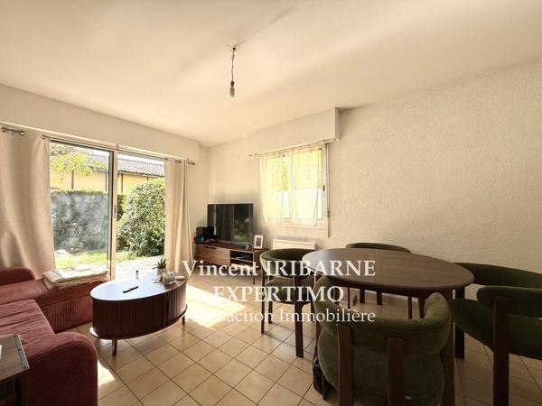 Appartement T2, Quartier Saint-Vivien, Terrasse, cave et Parking Privatif