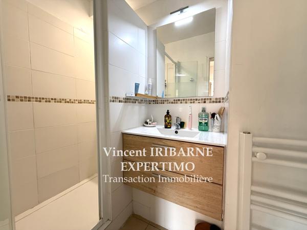Appartement T2, Quartier Saint-Vivien, Terrasse, cave et Parking Privatif