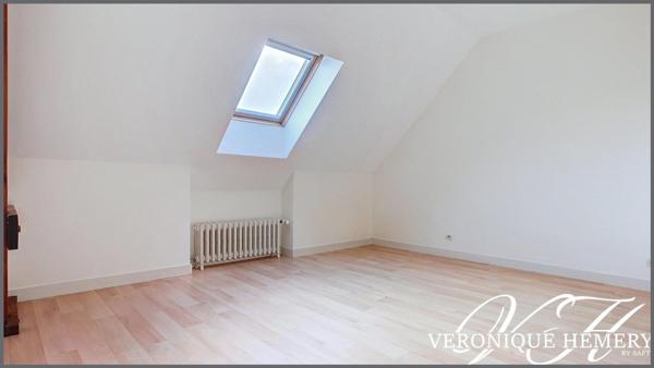 Superbe environnement pour cette maison 4 chambres avec grand garage