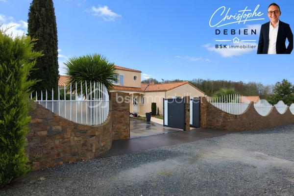 CHRISTOPHE DEBIEN BSK IMMOBILIER VOUS PRÉSENTE:

Une maison familiale d’exception aux portes des ESSARTS… et si c’était la vôtre ?

À moins de 7 minutes du centre des Essarts, sur la commune de L’Oie, découvrez ce pavillon de 199 m² habitables, niché dans un environnement paisible, tout en restant à proximité immédiate des commodités et des grands axes.

Une opportunité rare alliant espace, confort et qualité de vie.

Dès l’entrée, laissez-vous séduire par une maison parfaitement entretenue, construite en 2000, implantée sur un superbe terrain paysagé et entièrement clos de 1 795 m².

✔ Environnement calme et sécurisé
✔ Accès rapide aux axes principaux
✔ Proximité commerces, écoles et services

📍 Localisation idéale :
• Centre de L’Oie : 3 min
• Péage des Essarts-en-Bocage : 5 min
• Centre des Essarts : moins de 10 min
• Les Herbiers : 15 min

Des volumes généreux pour toute la famille :

🔸 Au rez-de-chaussée
• Pièce de vie lumineuse de 40 m²
• Salon chaleureux + cuisine indépendante moderne équipée
• Salle de jeux de 40 m² (idéal télétravail ou activité pro)
• 3 chambres avec placards
• Salle de bain, lingerie, cave

🔸 À l’étage
• Superbe suite parentale avec bureau, dressing, salle d’eau et WC

Un extérieur pensé pour en profiter pleinement :
• Jardin clos, sans vis-à-vis
• Piscine 10,5 x 5 m avec abri sécurisé
• Garage 44 m²
• Préau 33 m² pour vos repas d’été

 Confort et sécurité au quotidien :
• Portail électrique avec interphone
• Maison entièrement clôturée
• Menuiseries double vitrage
• Volets électriques
• Fibre optique

Une maison rare sur le secteur, idéale pour une famille en quête d’espace, de sérénité et de proximité.

Ne laissez pas passer cette opportunité.
Contactez  Christophe Debien – BSK Immobilier Vendée pour organiser votre visite.

🔑 Et si votre prochain chapitre commençait ici ?

Conformément aux dispositions de la loi ELAN, tout candidat acquéreur est informé de son droit de se faire accompagner, lors de la visite, par un professionnel du bâtiment de son choix.
Il est demandé de signaler préalablement la présence de cet intervenant afin de permettre l’organisation de la visite dans des conditions adaptées.