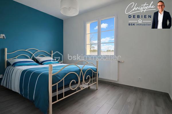 CHRISTOPHE DEBIEN BSK IMMOBILIER VOUS PRÉSENTE:

Une maison familiale d’exception aux portes des ESSARTS… et si c’était la vôtre ?

À moins de 7 minutes du centre des Essarts, sur la commune de L’Oie, découvrez ce pavillon de 199 m² habitables, niché dans un environnement paisible, tout en restant à proximité immédiate des commodités et des grands axes.

Une opportunité rare alliant espace, confort et qualité de vie.

Dès l’entrée, laissez-vous séduire par une maison parfaitement entretenue, construite en 2000, implantée sur un superbe terrain paysagé et entièrement clos de 1 795 m².

✔ Environnement calme et sécurisé
✔ Accès rapide aux axes principaux
✔ Proximité commerces, écoles et services

📍 Localisation idéale :
• Centre de L’Oie : 3 min
• Péage des Essarts-en-Bocage : 5 min
• Centre des Essarts : moins de 10 min
• Les Herbiers : 15 min

Des volumes généreux pour toute la famille :

🔸 Au rez-de-chaussée
• Pièce de vie lumineuse de 40 m²
• Salon chaleureux + cuisine indépendante moderne équipée
• Salle de jeux de 40 m² (idéal télétravail ou activité pro)
• 3 chambres avec placards
• Salle de bain, lingerie, cave

🔸 À l’étage
• Superbe suite parentale avec bureau, dressing, salle d’eau et WC

Un extérieur pensé pour en profiter pleinement :
• Jardin clos, sans vis-à-vis
• Piscine 10,5 x 5 m avec abri sécurisé
• Garage 44 m²
• Préau 33 m² pour vos repas d’été

 Confort et sécurité au quotidien :
• Portail électrique avec interphone
• Maison entièrement clôturée
• Menuiseries double vitrage
• Volets électriques
• Fibre optique

Une maison rare sur le secteur, idéale pour une famille en quête d’espace, de sérénité et de proximité.

Ne laissez pas passer cette opportunité.
Contactez  Christophe Debien – BSK Immobilier Vendée pour organiser votre visite.

🔑 Et si votre prochain chapitre commençait ici ?

Conformément aux dispositions de la loi ELAN, tout candidat acquéreur est informé de son droit de se faire accompagner, lors de la visite, par un professionnel du bâtiment de son choix.
Il est demandé de signaler préalablement la présence de cet intervenant afin de permettre l’organisation de la visite dans des conditions adaptées.