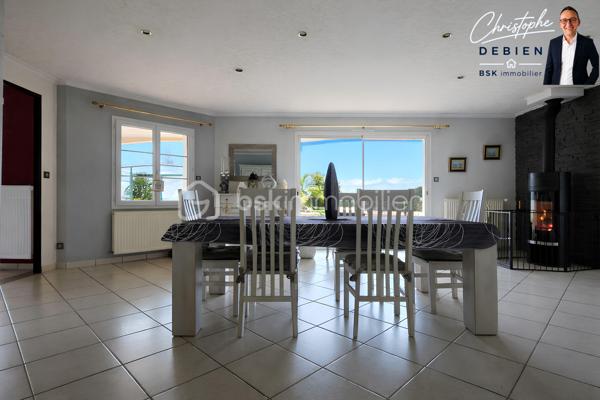 CHRISTOPHE DEBIEN BSK IMMOBILIER VOUS PRÉSENTE:

Une maison familiale d’exception aux portes des ESSARTS… et si c’était la vôtre ?

À moins de 7 minutes du centre des Essarts, sur la commune de L’Oie, découvrez ce pavillon de 199 m² habitables, niché dans un environnement paisible, tout en restant à proximité immédiate des commodités et des grands axes.

Une opportunité rare alliant espace, confort et qualité de vie.

Dès l’entrée, laissez-vous séduire par une maison parfaitement entretenue, construite en 2000, implantée sur un superbe terrain paysagé et entièrement clos de 1 795 m².

✔ Environnement calme et sécurisé
✔ Accès rapide aux axes principaux
✔ Proximité commerces, écoles et services

📍 Localisation idéale :
• Centre de L’Oie : 3 min
• Péage des Essarts-en-Bocage : 5 min
• Centre des Essarts : moins de 10 min
• Les Herbiers : 15 min

Des volumes généreux pour toute la famille :

🔸 Au rez-de-chaussée
• Pièce de vie lumineuse de 40 m²
• Salon chaleureux + cuisine indépendante moderne équipée
• Salle de jeux de 40 m² (idéal télétravail ou activité pro)
• 3 chambres avec placards
• Salle de bain, lingerie, cave

🔸 À l’étage
• Superbe suite parentale avec bureau, dressing, salle d’eau et WC

Un extérieur pensé pour en profiter pleinement :
• Jardin clos, sans vis-à-vis
• Piscine 10,5 x 5 m avec abri sécurisé
• Garage 44 m²
• Préau 33 m² pour vos repas d’été

 Confort et sécurité au quotidien :
• Portail électrique avec interphone
• Maison entièrement clôturée
• Menuiseries double vitrage
• Volets électriques
• Fibre optique

Une maison rare sur le secteur, idéale pour une famille en quête d’espace, de sérénité et de proximité.

Ne laissez pas passer cette opportunité.
Contactez  Christophe Debien – BSK Immobilier Vendée pour organiser votre visite.

🔑 Et si votre prochain chapitre commençait ici ?

Conformément aux dispositions de la loi ELAN, tout candidat acquéreur est informé de son droit de se faire accompagner, lors de la visite, par un professionnel du bâtiment de son choix.
Il est demandé de signaler préalablement la présence de cet intervenant afin de permettre l’organisation de la visite dans des conditions adaptées.