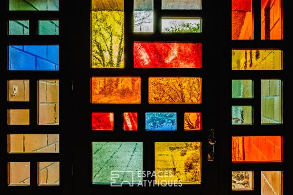 Villa d’architecte rétro en ville, au coeur d’un parc arboré