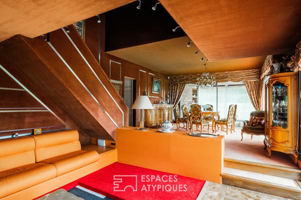 Villa d’architecte rétro en ville, au coeur d’un parc arboré