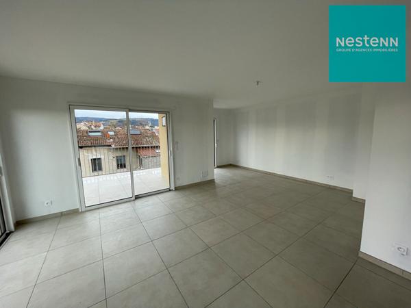42600 - Appartement Dernier Etage - Etage privatisé - 126 m² - 3 chambres - garage et place de stationnement