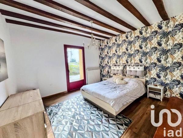 Maison rustique 8 pièces de 250 m² à Lombron (72450)