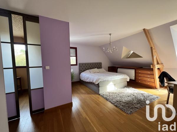 Maison rustique 8 pièces de 250 m² à Lombron (72450)