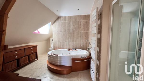 Maison rustique 8 pièces de 250 m² à Lombron (72450)