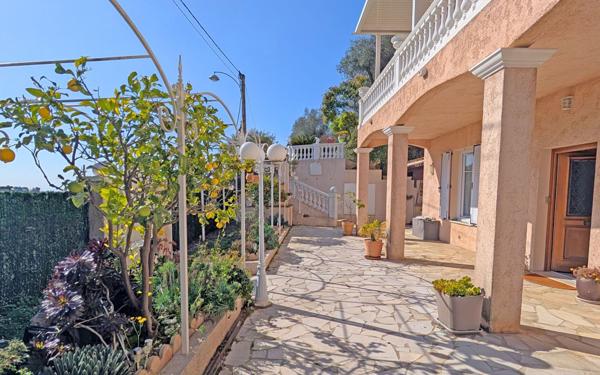 Maison à vendre    5 pièces •  Nice