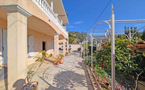 Maison à vendre    5 pièces •  Nice