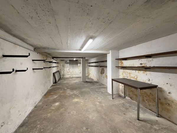 Local d'activité 142 m2 avec cave à louer Bordeaux