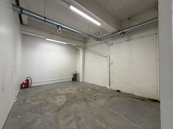 Local d'activité 142 m2 avec cave à louer Bordeaux