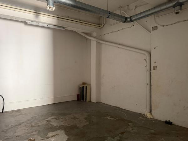 Local d'activité 142 m2 avec cave à louer Bordeaux