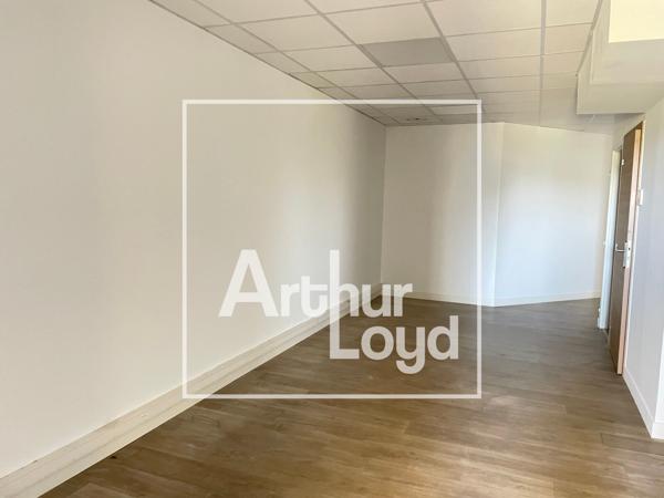 Bureaux à louer PMR à Saint-Aunès parking libre et ascenseur