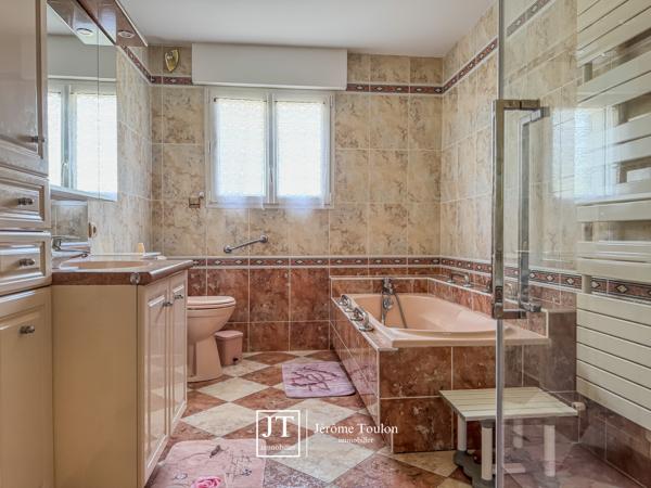Maison
                                                                                                                                                                                                                                                                                                                        5 pièce(s)                                                                                                                                                                                                          3 chambre(s)                                                                                                                                                                                                          149  m²