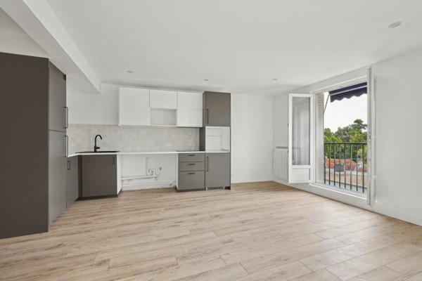 Clamart Centre proche Parc Maison Blanche - Appartement dernier étage T3 de 63 m² entièrement rénové avec cave.