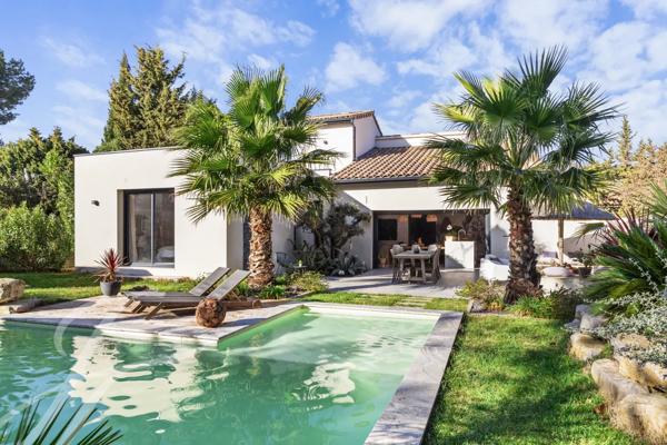 MAISON DE VILLAGE - PROCHE DE ST REMY DE PROVENCE