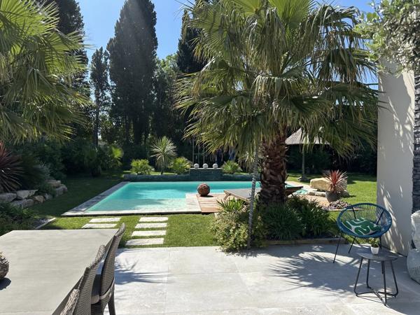 MAISON DE VILLAGE - PROCHE DE ST REMY DE PROVENCE