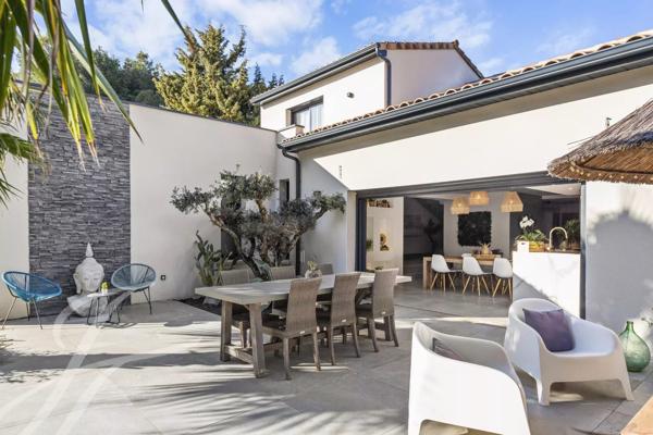 MAISON DE VILLAGE - PROCHE DE ST REMY DE PROVENCE