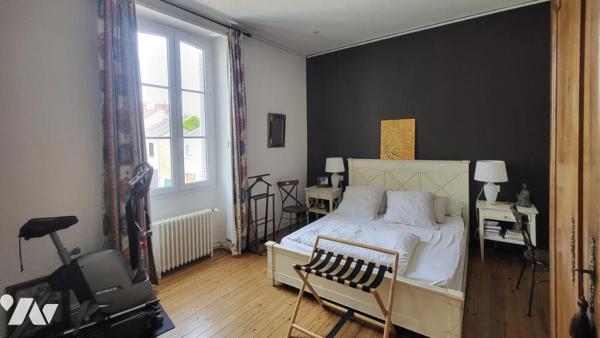 Angers Saint-Léonard – Maison angevine de caractère avec jardin, 5 chambres et garages