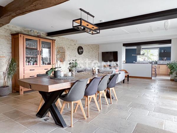 EXCLUSIVITÉ TERRANJOU ? Très jolie maison en pierre 193 m² plein SUD avec dépendances de 250 m² ! Charme 1920 & confort moderne : 4 chambres, Pièce de vie de 70 m²
