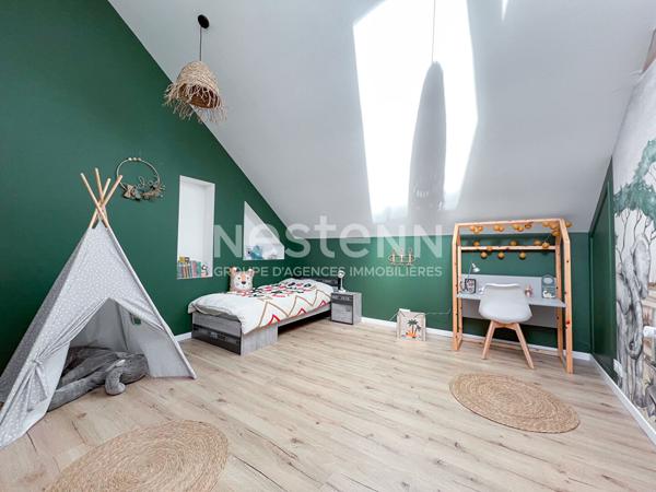 EXCLUSIVITÉ TERRANJOU ? Très jolie maison en pierre 193 m² plein SUD avec dépendances de 250 m² ! Charme 1920 & confort moderne : 4 chambres, Pièce de vie de 70 m²