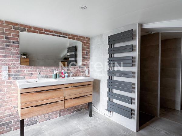 EXCLUSIVITÉ TERRANJOU ? Très jolie maison en pierre 193 m² plein SUD avec dépendances de 250 m² ! Charme 1920 & confort moderne : 4 chambres, Pièce de vie de 70 m²