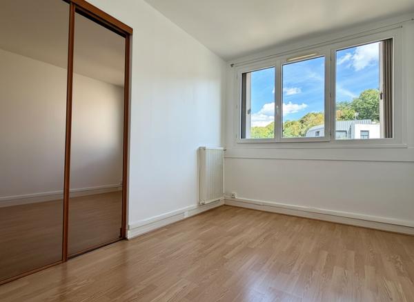 Appartement Chaville 3 pièces EXCLUSIVITÉ Chaville Rive Gauche balcon cave parking ascenseur vue dégagée
