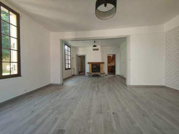 A 15 MN NORD CHAMBLY, MAISON BOURGEOISE DE 150 M² HAB AVEC GARAGES ET DEPENDANCE SUR UN TERRAIN CLOS DE 800 M² Chambly (60230)