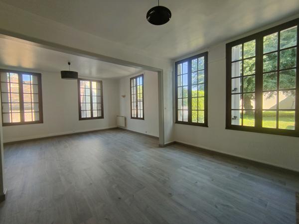 A 15 MN NORD CHAMBLY, MAISON BOURGEOISE DE 150 M² HAB AVEC GARAGES ET DEPENDANCE SUR UN TERRAIN CLOS DE 800 M² Chambly (60230)
