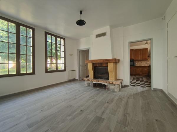 A 15 MN NORD CHAMBLY, MAISON BOURGEOISE DE 150 M² HAB AVEC GARAGES ET DEPENDANCE SUR UN TERRAIN CLOS DE 800 M² Chambly (60230)