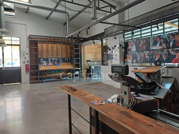 Local commercial 122 m2 à sous louer à EGUILLES 13510