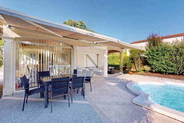 Maison 218 m² avec piscine et terrain de 3 383 m², nord-ouest de Saintes
