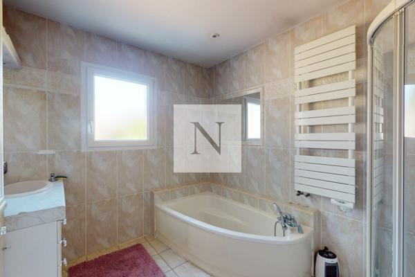Maison 218 m² avec piscine et terrain de 3 383 m², nord-ouest de Saintes