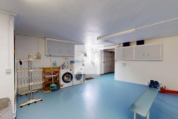 Maison 218 m² avec piscine et terrain de 3 383 m², nord-ouest de Saintes