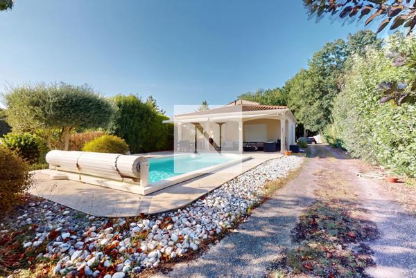 Maison 218 m² avec piscine et terrain de 3 383 m², nord-ouest de Saintes