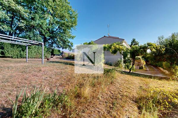 Maison 218 m² avec piscine et terrain de 3 383 m², nord-ouest de Saintes