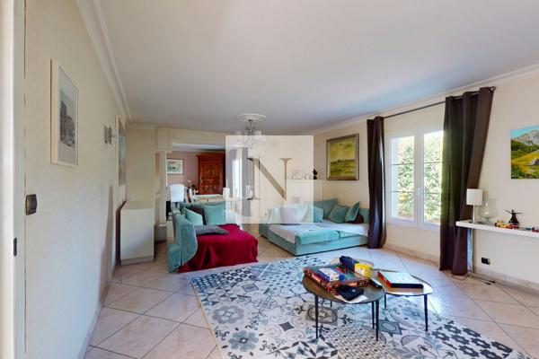 Maison 218 m² avec piscine et terrain de 3 383 m², nord-ouest de Saintes