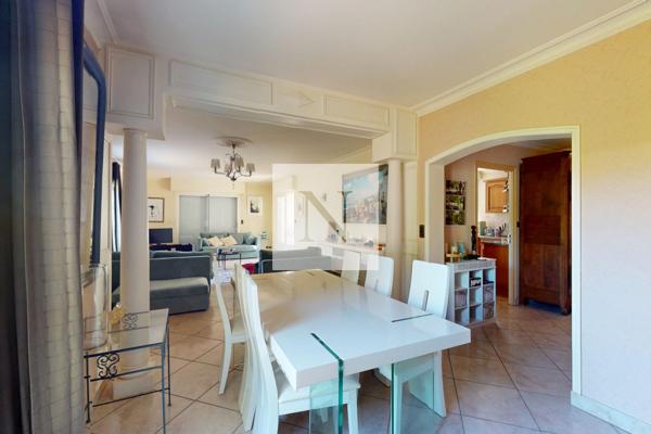 Maison 218 m² avec piscine et terrain de 3 383 m², nord-ouest de Saintes