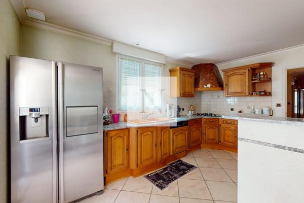 Maison 218 m² avec piscine et terrain de 3 383 m², nord-ouest de Saintes
