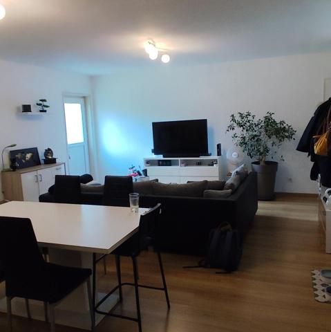 Situé à Mulhouse, dans une petite copropriété, appartement T2 de 54.35 m², vendu loué, proche des axes routiers, proches des commerces
