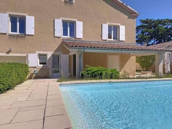 BEAUMONT Bâtisse lumineuse 7 chambres 295 m² jardin et piscine