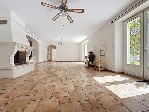 BEAUMONT Bâtisse lumineuse 7 chambres 295 m² jardin et piscine