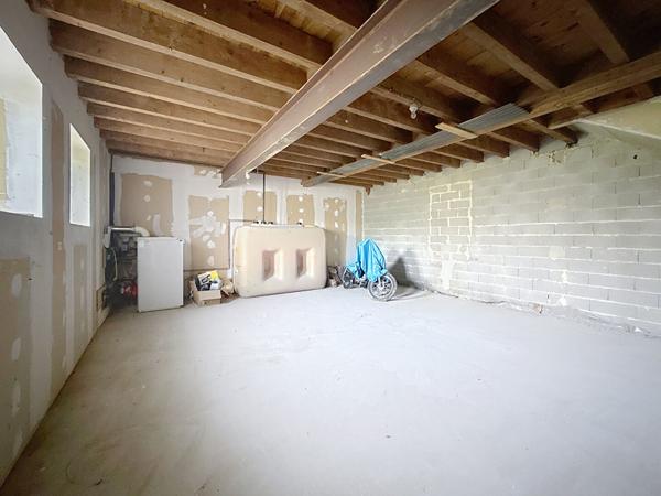 BEAUMONT Bâtisse lumineuse 7 chambres 295 m² jardin et piscine