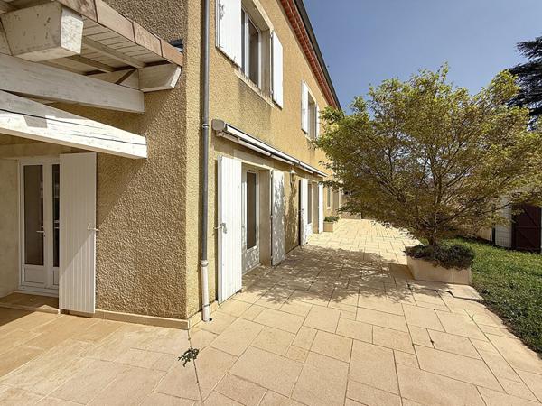 BEAUMONT Bâtisse lumineuse 7 chambres 295 m² jardin et piscine